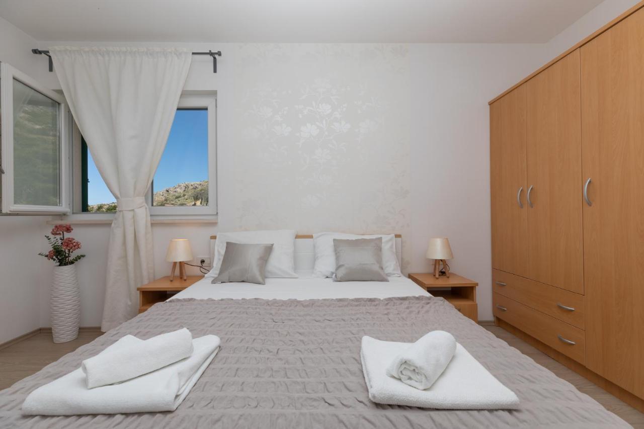 Apartments Villa Carica B&B Mimice Exterior photo